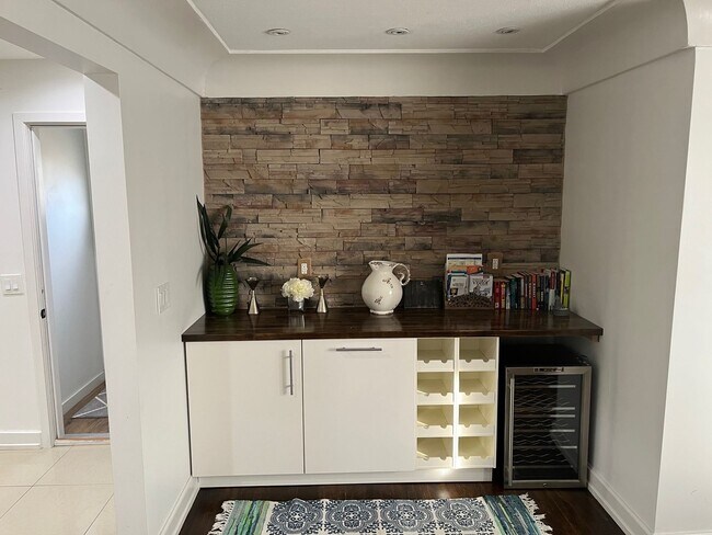 Building Photo - Three Pearls