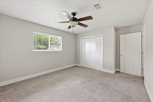 Building Photo - 6795 Greenwood Dr