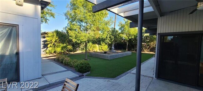 Building Photo - FULLY FURNISHED! & Recently renovated mid-term in downtown - close to arts district