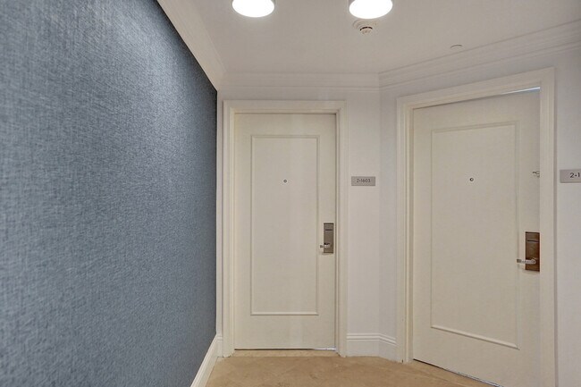 Building Photo - 4401 Collins Ave