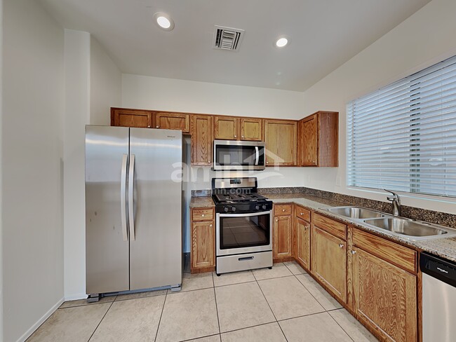 Building Photo - 887 E Autumn Harvest Pl