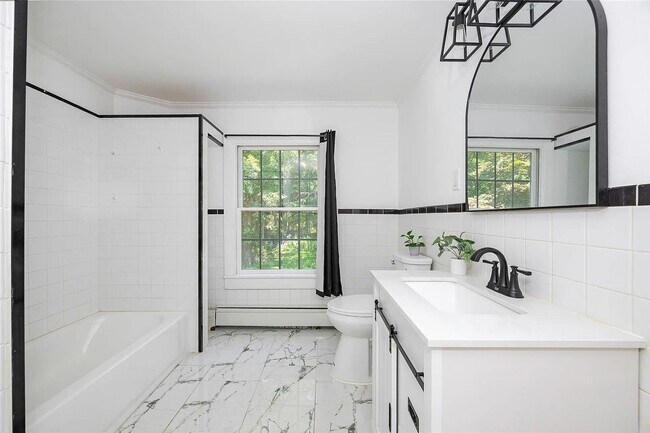 Building Photo - 1432 Lincoln Terrace LLC