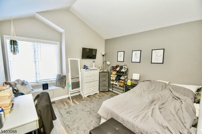 Building Photo - 15 Heritage Ct