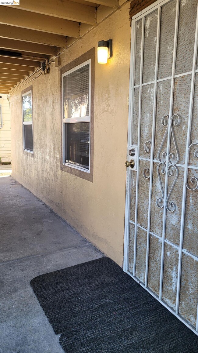 Building Photo - 540 Palace Ct