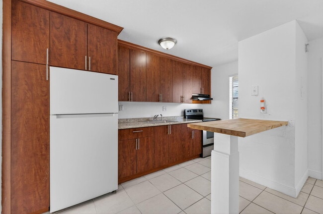 Building Photo - 4081 N Dixie Hwy