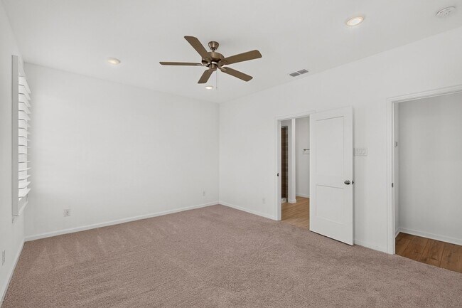Building Photo - 114 Drovers Dr