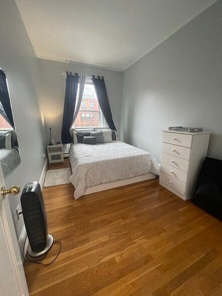 Building Photo - 450 Beacon St