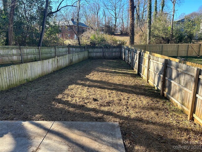 Building Photo - 2215 Kennesaw Dr