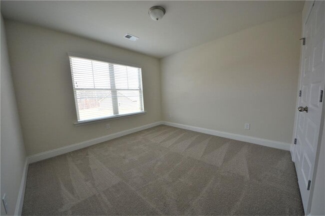Building Photo - 68 Hellen Vly Dr
