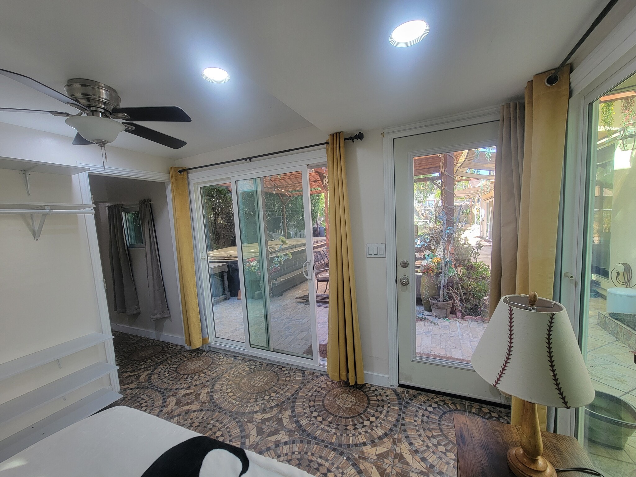 Building Photo - 11001 Darby Ave