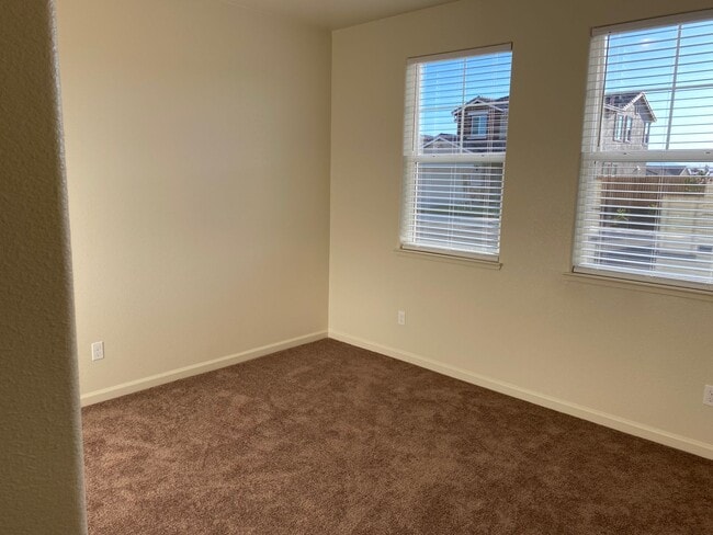 Building Photo - NEWER 3 Bedroom 2 Bath Home For Rent in Gated Community