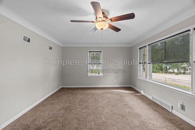 Building Photo - 201 Sadonia Ave