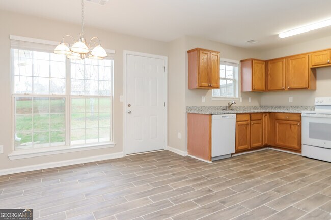 Building Photo - 312 Harris Ave