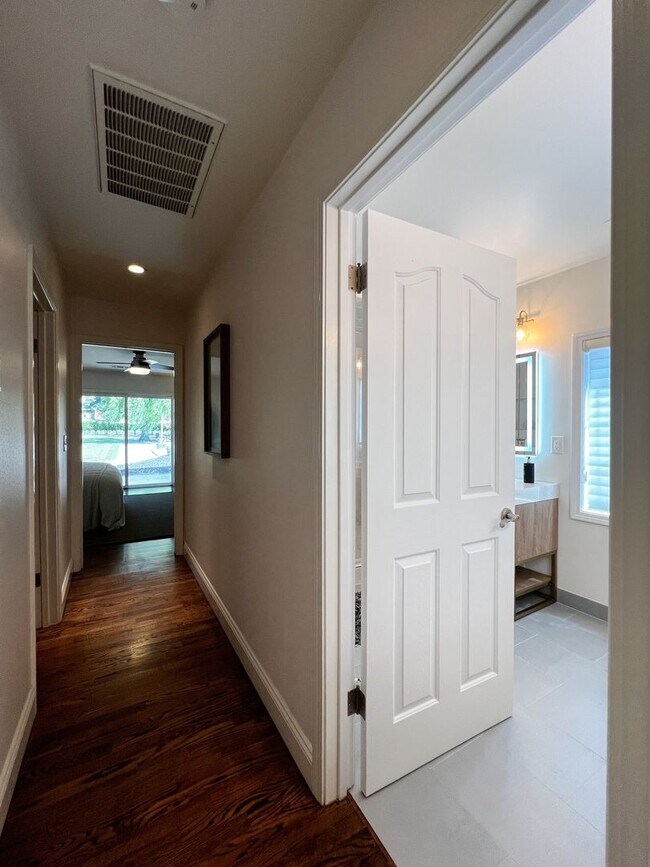 Building Photo - Wine Country Retreat with Guest Cottage & Vineyard Views
