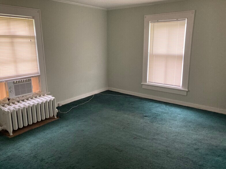 2 room master suite with full bathroom - 60 Grove St