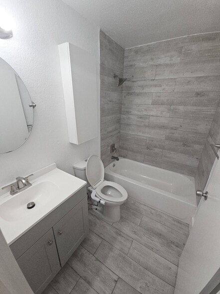 Building Photo - 2925 Belmont Ln