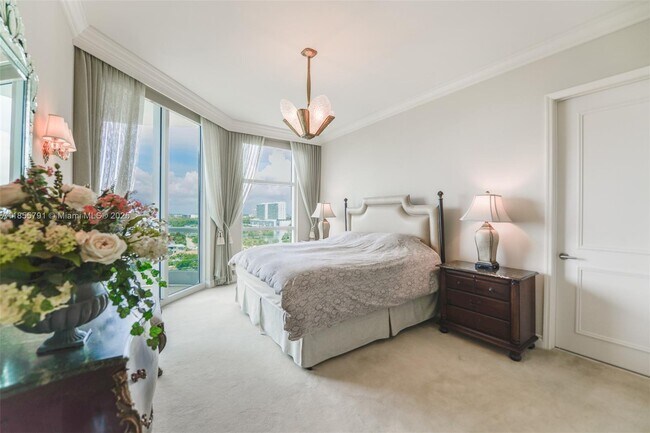 Building Photo - 16051 Collins Ave