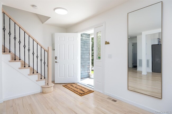 Building Photo - 371 S River Rd