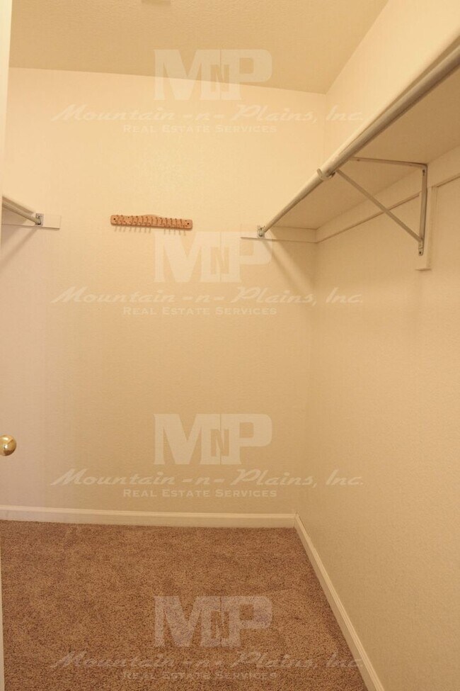 Building Photo - 5225 White Willow Dr