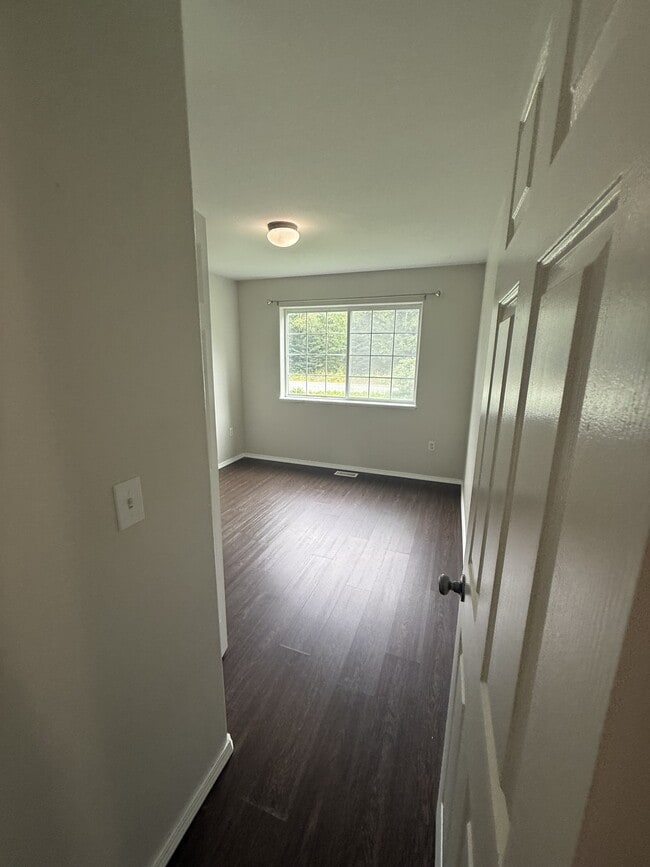 Building Photo - 4470 E Birchwood Dr