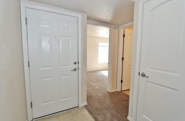 Building Photo - 11840 Cloverbrook Ln