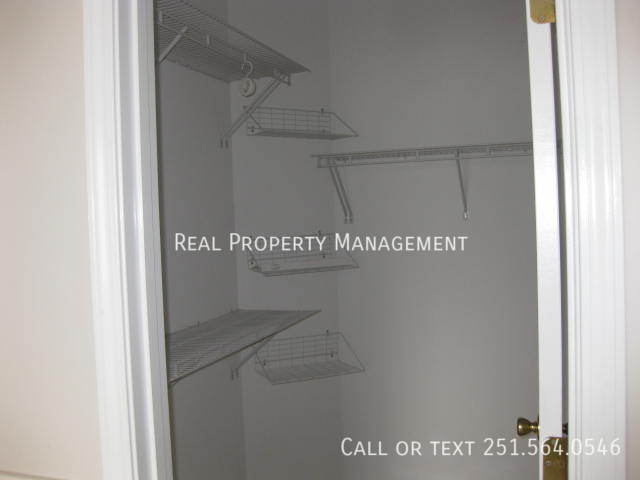 Building Photo - 1622 Parkmoor Ct