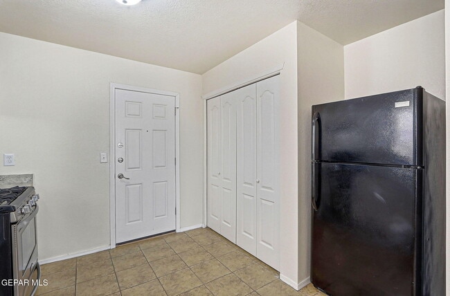 Building Photo - 12320 Robert Dahl Dr