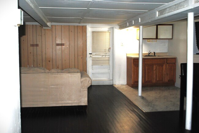 Building Photo - 2619 Saint Raymonds Ave