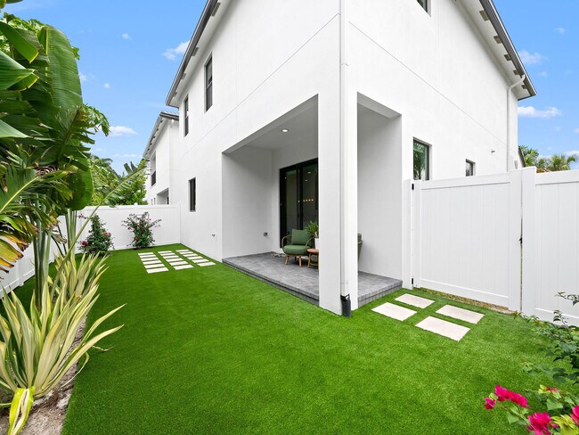 Building Photo - 1446 SW 23rd St