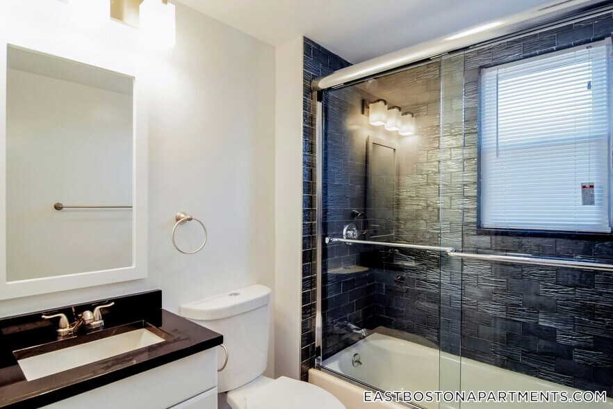 Building Photo - 108 Maverick St