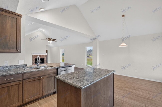 Building Photo - 324 Greenhaven Dr