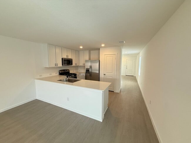 Building Photo - Brand New 4bd/2ba in Prime Location