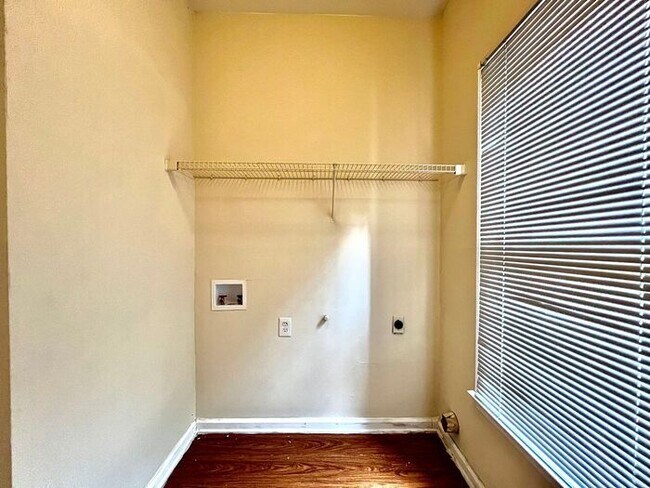 Building Photo - 3165 Maple Terrace Dr