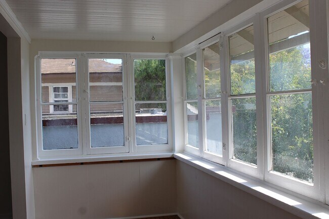 Building Photo - 622