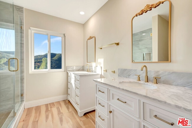 Building Photo - 16608 Park Ln Cir