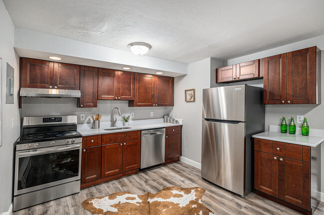 Kitchen - 4502 Everett Ct