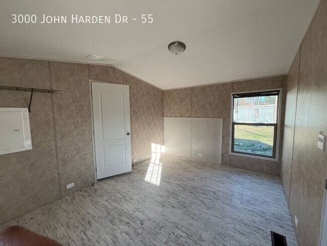 Building Photo - 3000 John Harden Dr