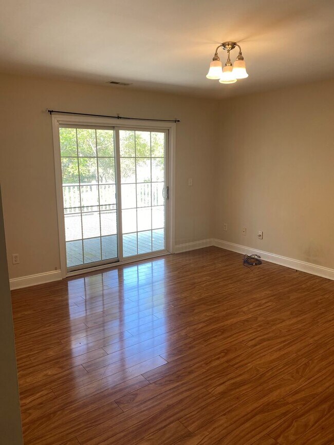 Building Photo - 4 bedroom/3 bathroom in Cypress Island community, minutes from Carolina Beach!