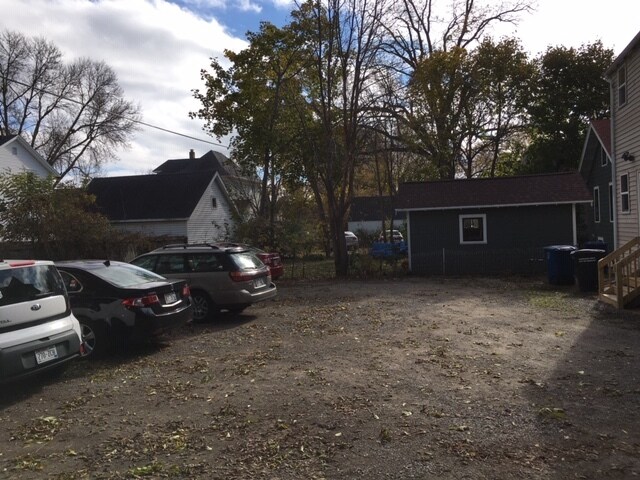 Parking lot. Room for each tenant's car - 846 McKinley St