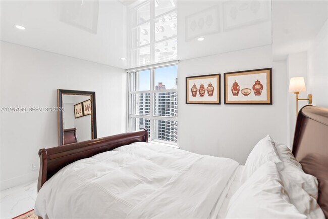 Building Photo - 19101 NE 36th Pl