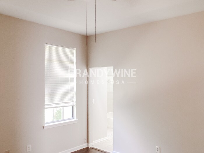 Building Photo - 4392 Westchester Ct