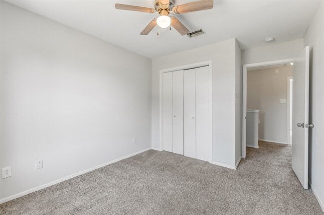 Building Photo - 10007 Emerald Creek Dr