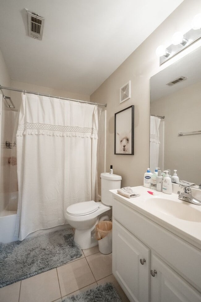 Building Photo - Woodlands Unit 237 - Available NOW