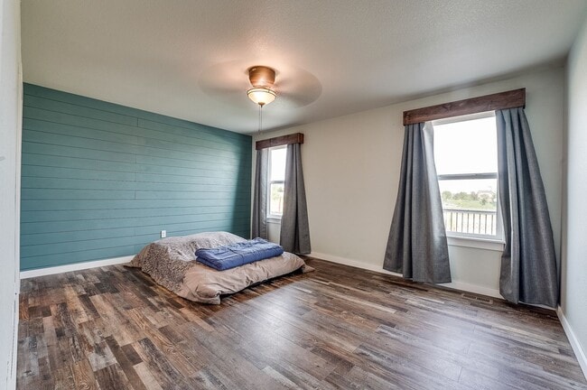 Building Photo - Beautiful 4 bed 3.5 Bath House in NE Fort Collins!