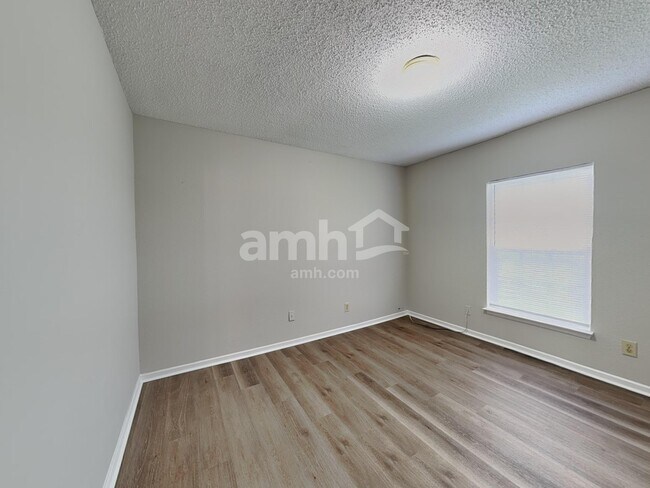 Building Photo - 5793 Amber Ln