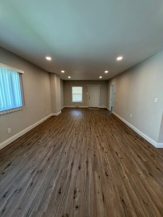 Building Photo - 3526 Evergreen Ave