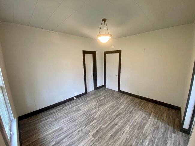 Building Photo - 501 N Bowman Ave