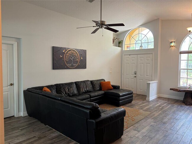 Building Photo - 3205 SE 23rd Pl