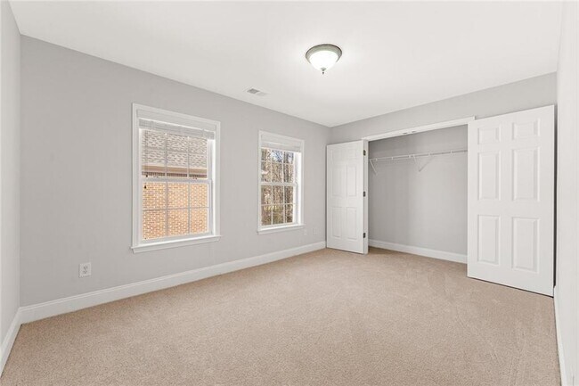 Building Photo - 3329 Rosecliff Trace NE