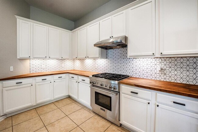 Building Photo - 25227 Hawthorne Blossom Dr